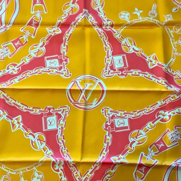 Louis Vuitton silk scarf🧡🩷